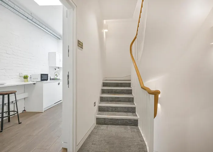 Spacious Private Rooms Near Central London