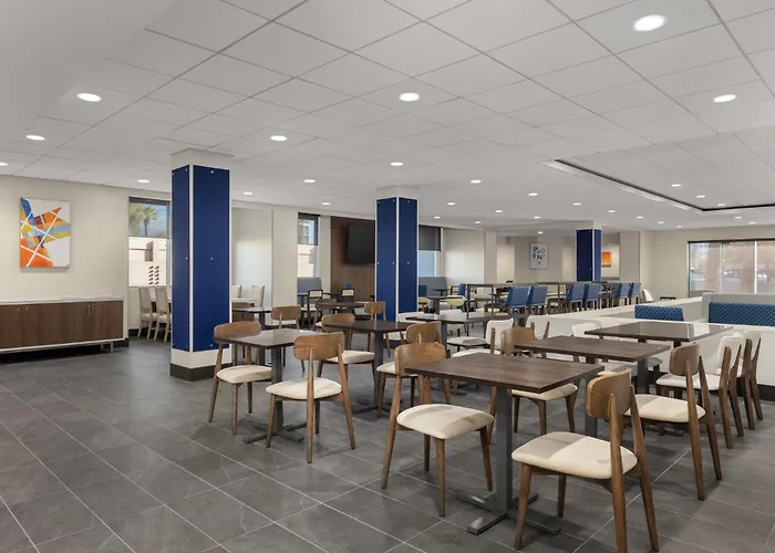 Holiday Inn Express & Suites Phoenix - Midtown, An Ihg Hotel