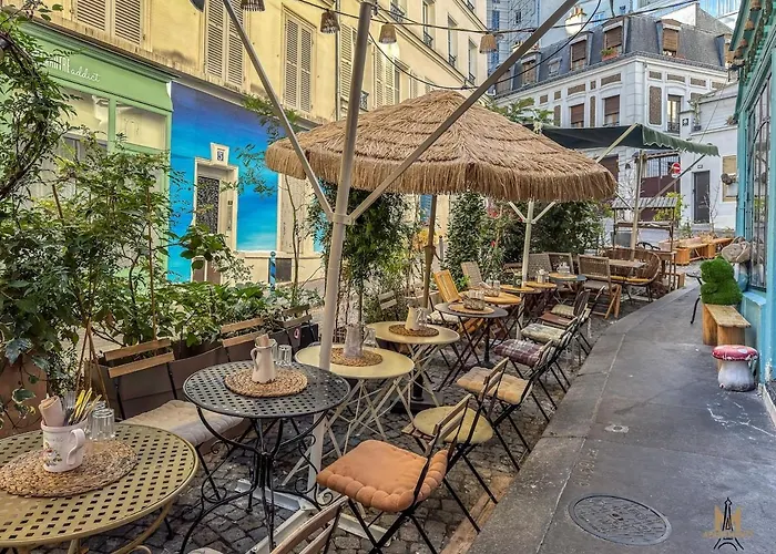 Montmartre Apartments - Androuet Paris