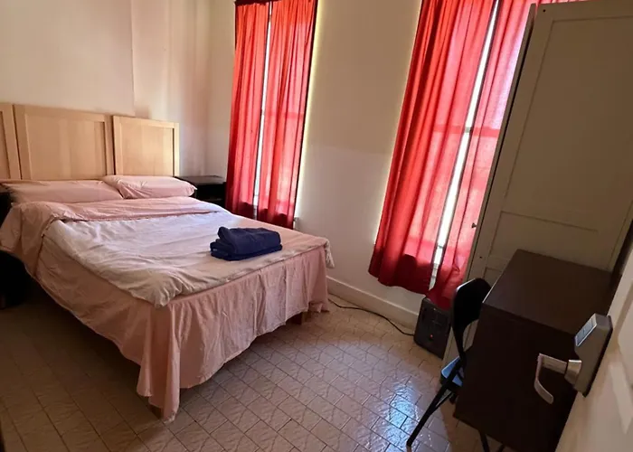 Al Demashqi Hostel New York