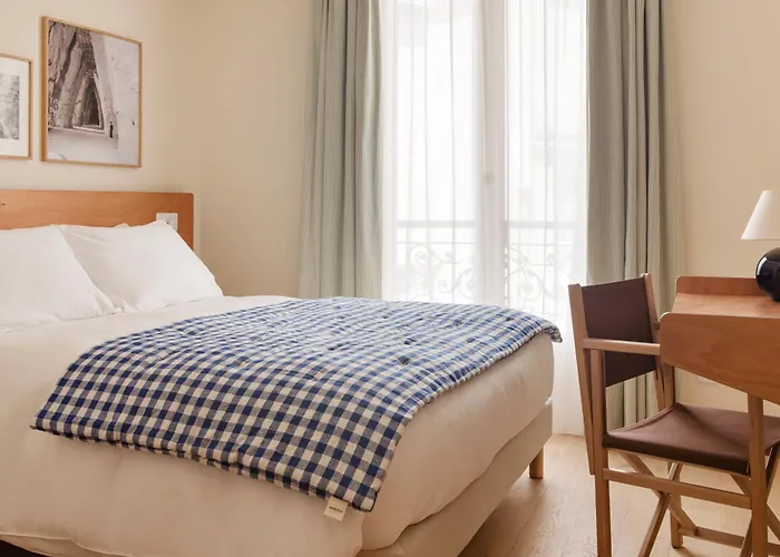 Hotel Lecourbe, Paris Tour Eiffel