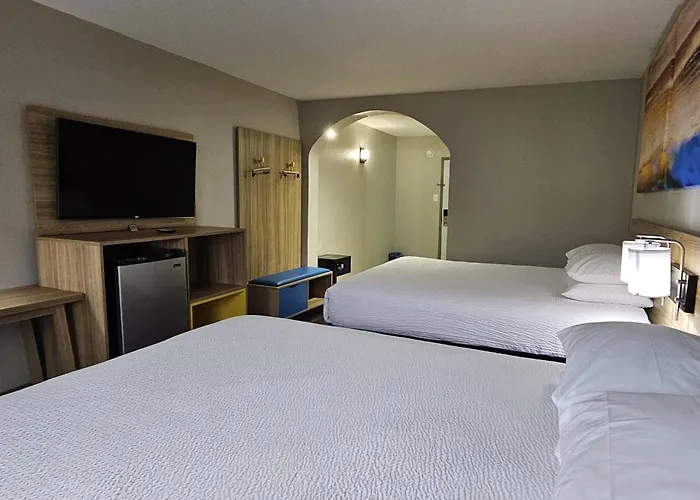 Days Inn & Suites By Wyndham Tampa Fairground-Casino-Ybor