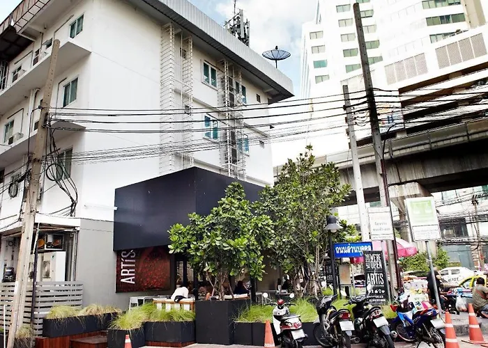 White House Asoke Sukhumvit 18 Hotel Bangkok