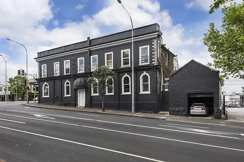 215 Edinburgh Castle Hostel Auckland